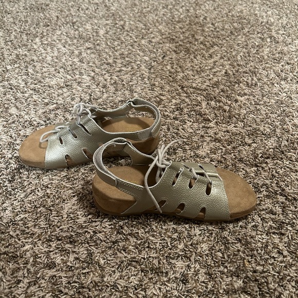 NWOT Cobbie Cuddlers Lace Up Wedge Sandal - Picture 2 of 6